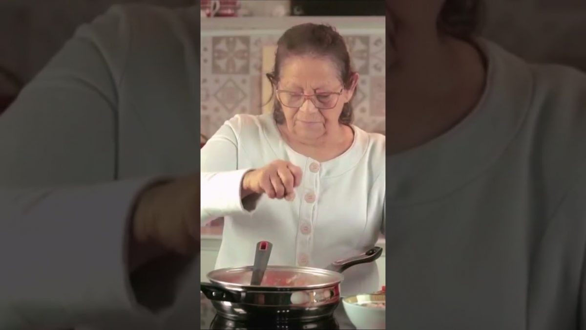 TEM SOBRAS DE ARROZ NA GELADEIRA? FAÇA ARROZ FRITO!