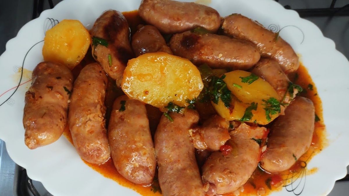 linguiça com batatas ao molho na panela de pressão/ verdadeira delícia 😋😋#linguiçatoscana