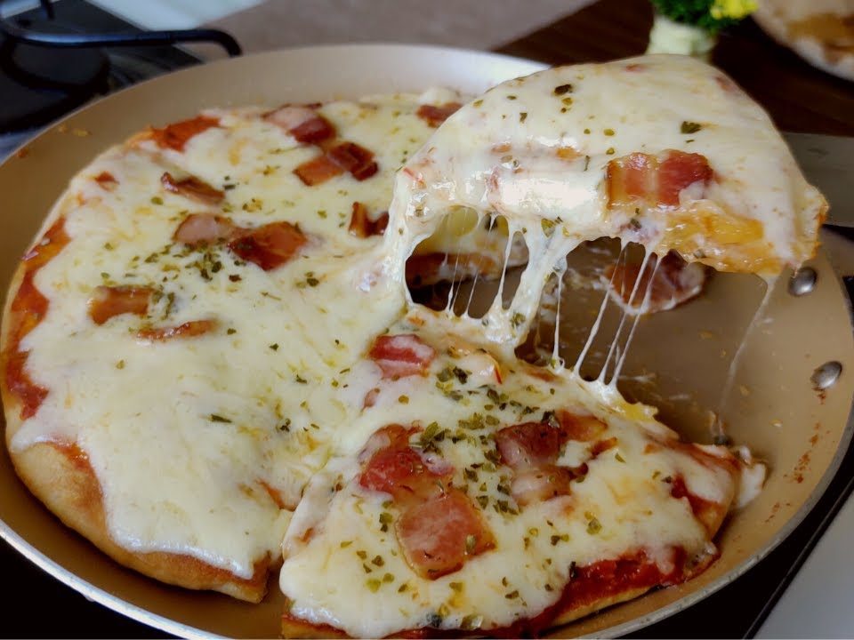 Pizza de Frigideira com Fermento de Bolo | Pronta em Minutos | Receita Super Fácil