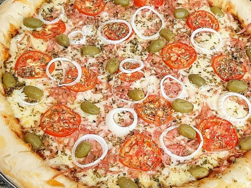 Pizza caseira com borda de cheddar/ uma delícia super fácil de fazer 🍕🍕🍕