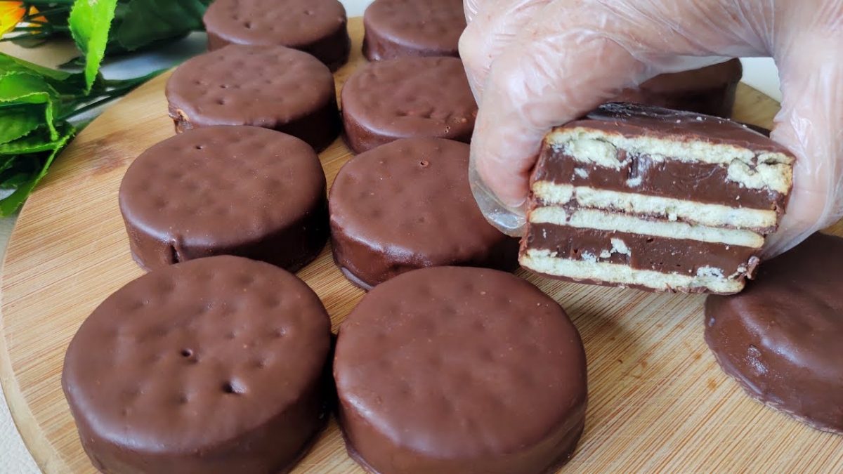 ALFAJOR DE BISCOITO MARIA E BRIGADEIRO | SIMPLES FÁCIL E DELICIOSO