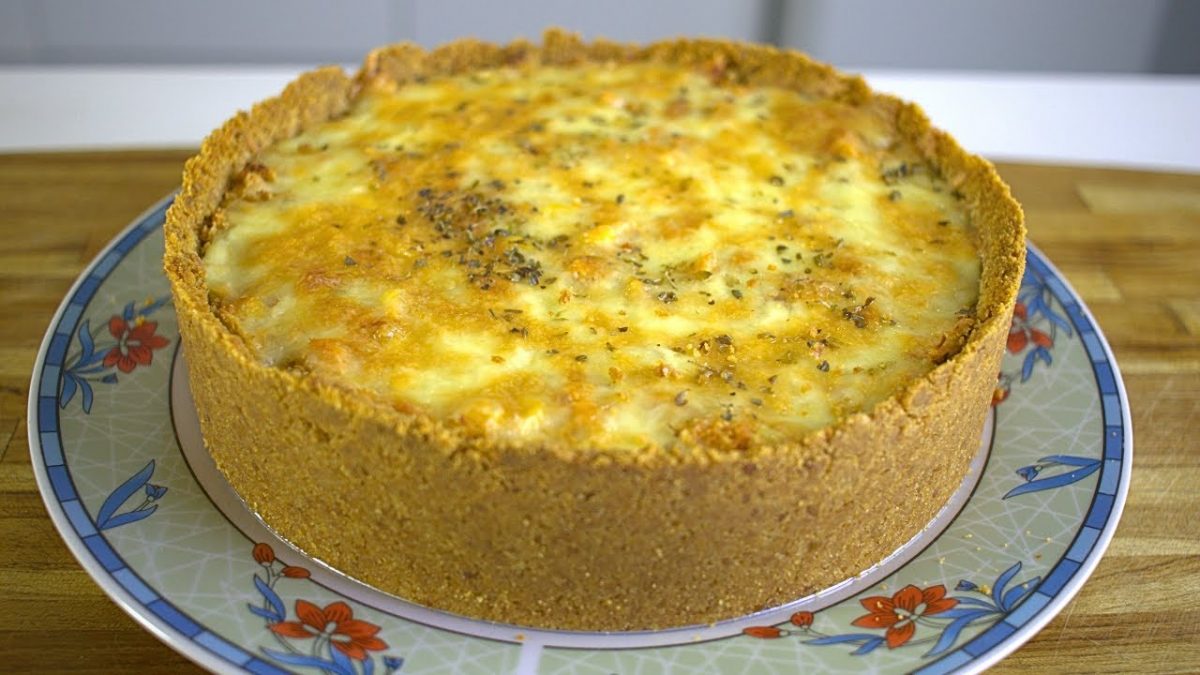 TORTA DE FRANGO FÁCIL.MASSA FEITA COM BISCOITO.NUNCA MAIS ERRE PARA FAZER A MASSA.