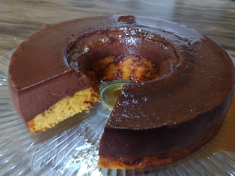 BOLO PUDIM DE CENOURA COM CHOCOLATE