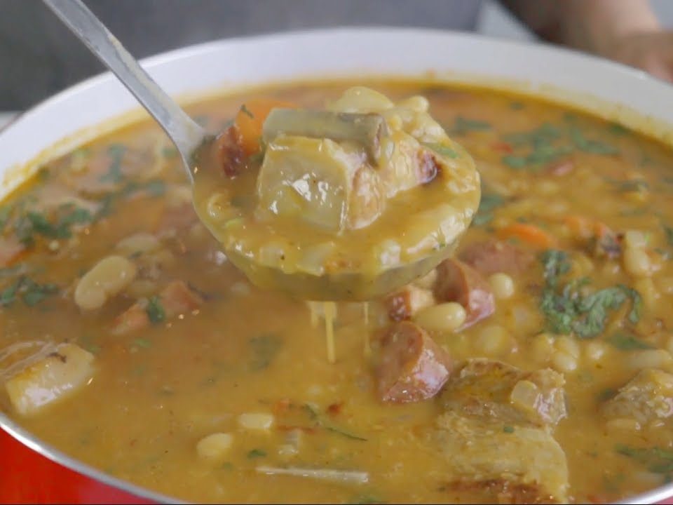 CASSOULET DE FEIJÃO COM COSTELINHA DE PORCO.RECEITA QUENTINHA PARA O DIA DOS PAIS.