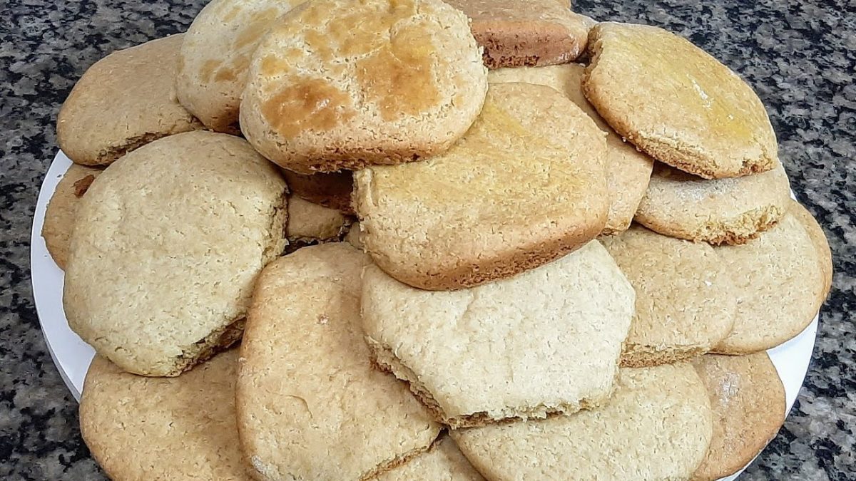 Broa de trigo com leite ninho uma delícia super fácil/broa de padaria🧇