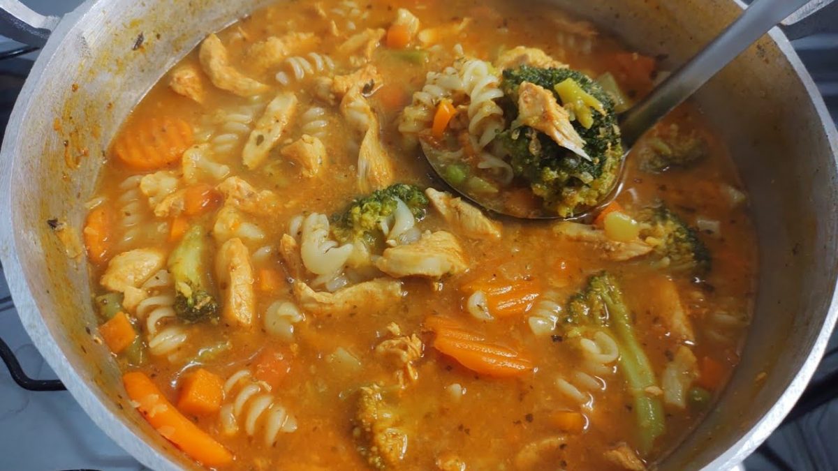 Sopa de filé de frango com vegetais/ verdadeira delícia 20 minutos ta pronto #sopa