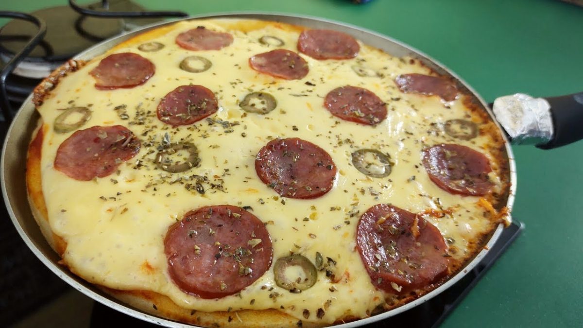 PIZZA COM MASSA DE TAPIOCA NA FRIGIDEIRA