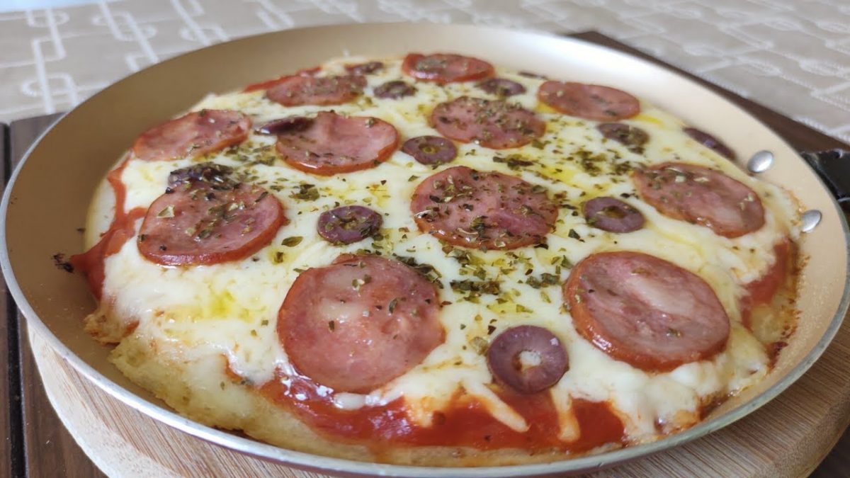 Pizza de Liquidificador na Frigideira | Sem Ovo e Sem Fermento