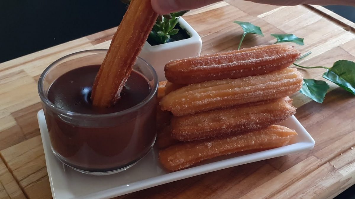 Receita de Churros com Chocolate | Rápido, Fácil e Delicioso.