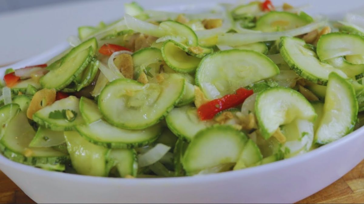 SALADA DE ABOBRINHA CRUA.ESTA NÃO PODE FALTAR NA SUA MESA.