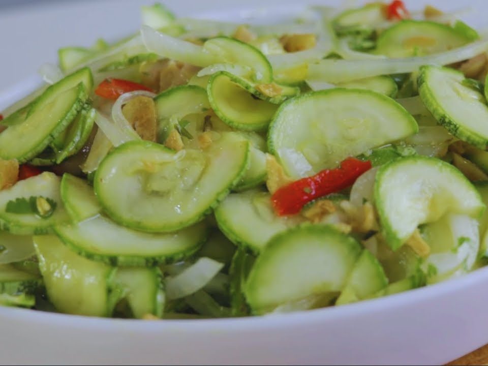 SALADA DE ABOBRINHA CRUA.ESTA NÃO PODE FALTAR NA SUA MESA.