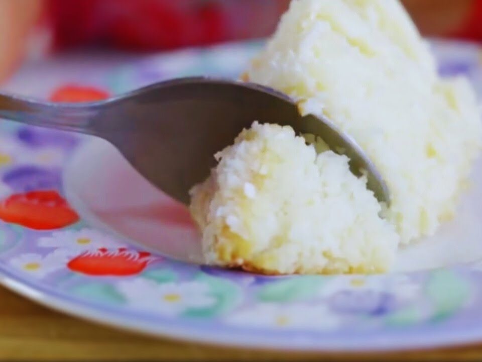 FIZ ESTE BOMBOCADO DE COCO EM MINUTOS.SEM FARINHA DE TRIGO. GELADO E DELCIOSO.