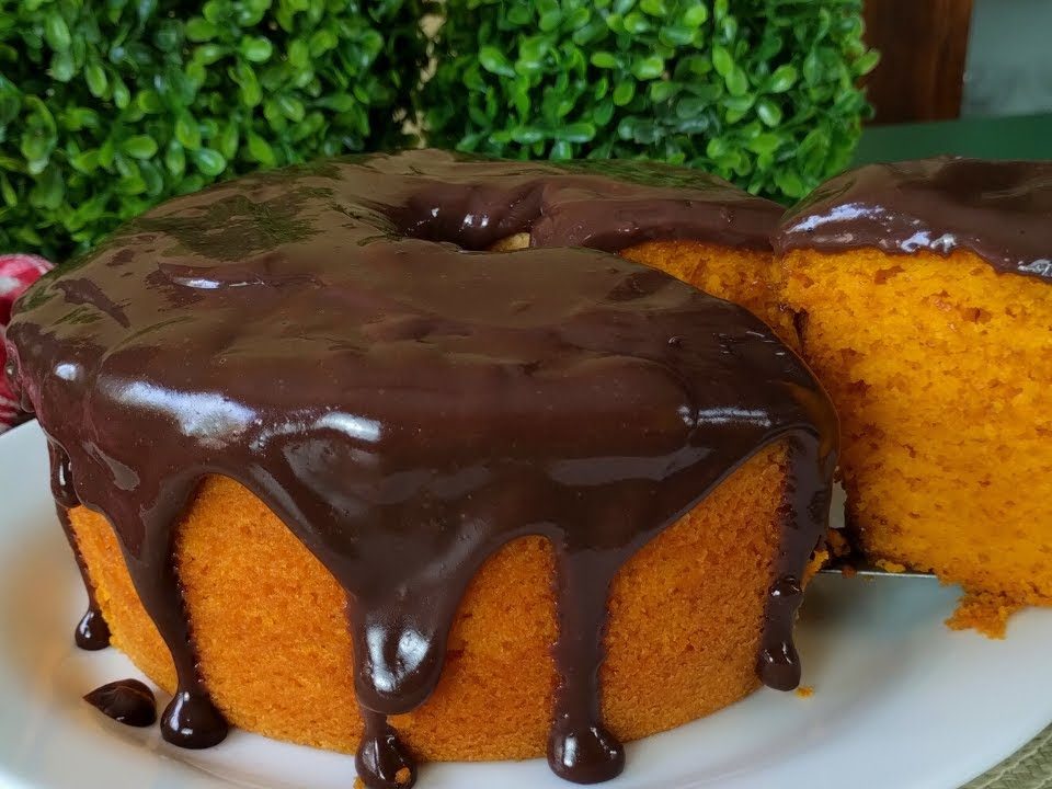 BOLO DE CENOURA COM CHOCOLATE | SIMPLES, FÁCIL E SEM ERRO