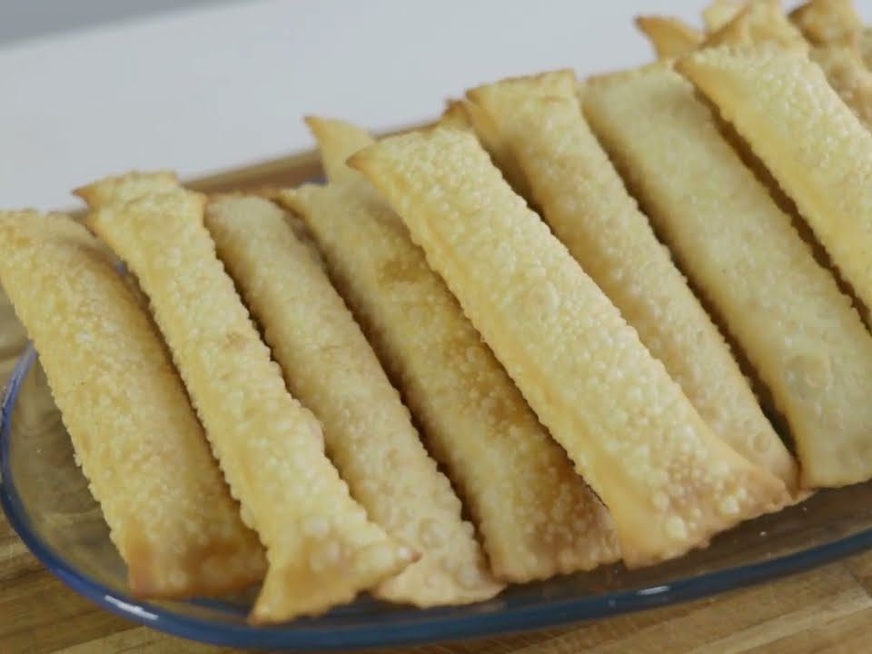 CIGARRETE  DE QUEIJO CROCANTE. SÓ 3 INGREDIENTES E FÁCIL DE FAZER.