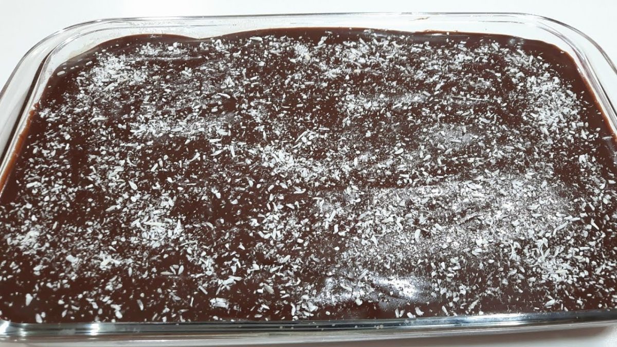 BOLO DE CHOCOLATE NA TRAVESSA!!FÁCIL RÁPIDO MASSA FOFINHA ÚMIDA BOLO IRRESISTÍVEI @ReceitasdaKelly