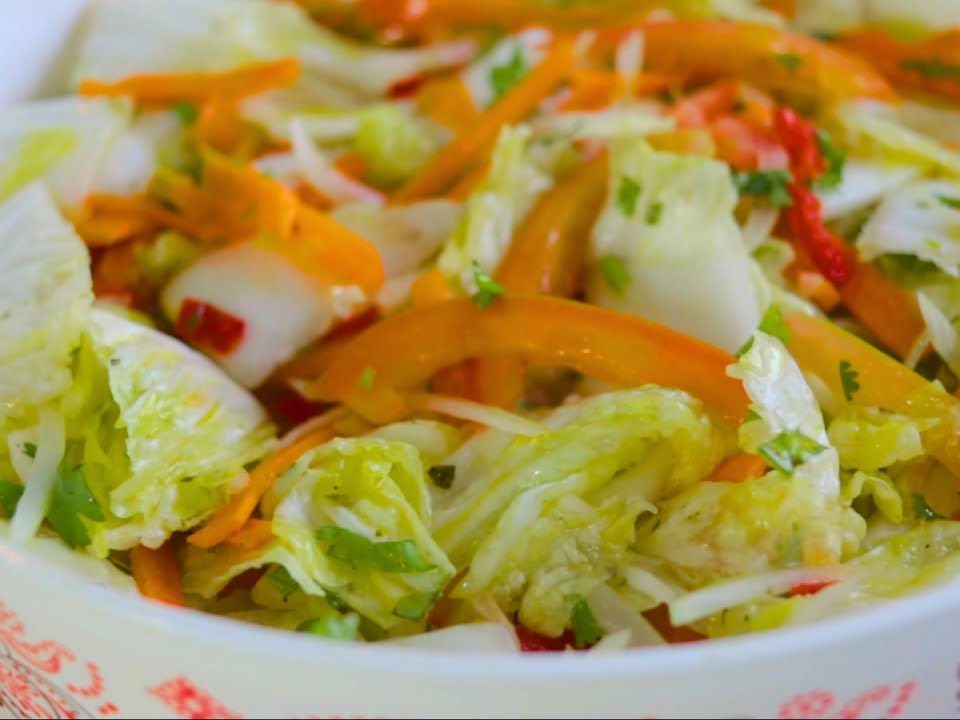 SALADA DE ACELGA DIFERENTE E CROCANTE COMO ESTA - VOCÊ AINDA NÃO COMEU.